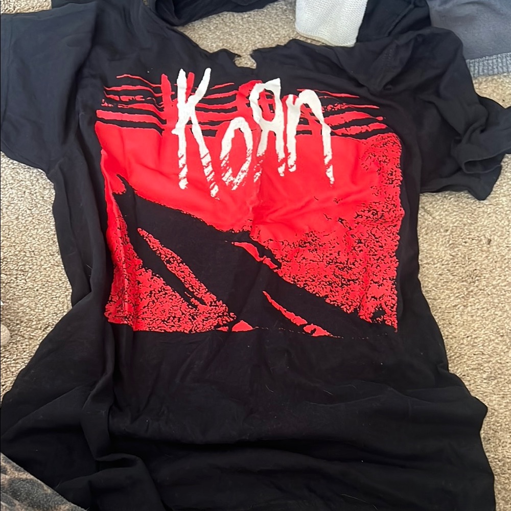 Hot Topic Black and Red Korn Graphic Tee